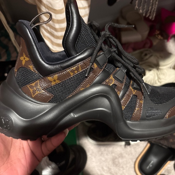 Authentic Louis Vuitton sneakers - Picture 1 of 2